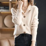 Camisa elegante y básica con cuello en V para mujer