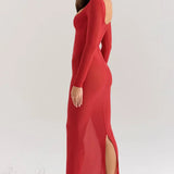 Elegante vestido largo ajustado con mangas largas en punto