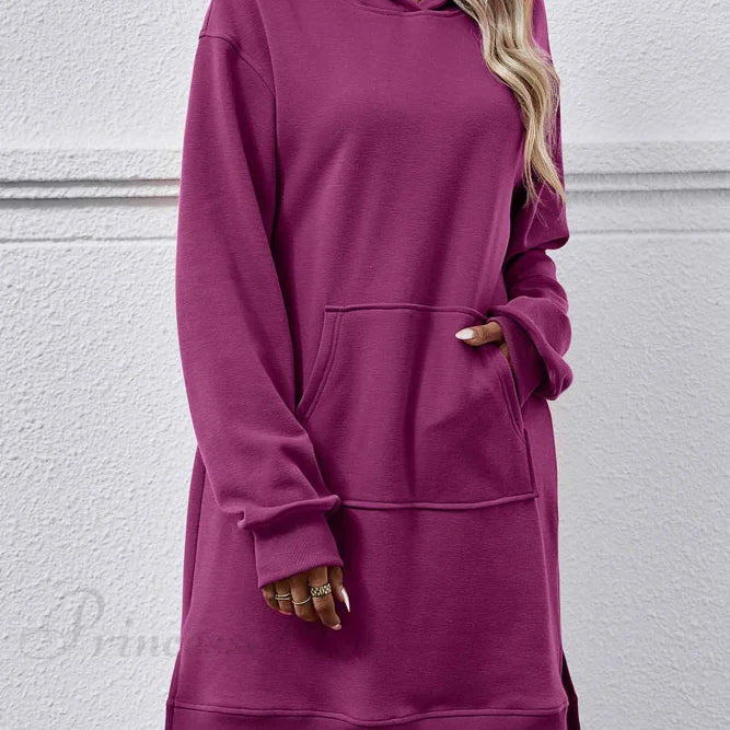 Vestido midi con capucha, abertura y bolsillo