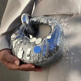 Mini clutch de noche en forma de media luna