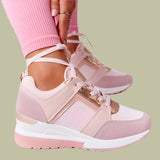 Zapatillas de mujer – Tacón de cuña – Detalle metalizado – Laterales perforados – Comodidad informal
