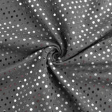 Vestido de noche largo de lentejuelas con corte entallado y escote pronunciado.