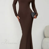 Vestido de sirena con hombros descubiertos
