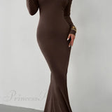 Vestido de sirena con hombros descubiertos