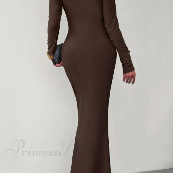 Vestido de sirena con hombros descubiertos