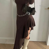 Vestido de punto con hombros descubiertos y bajo con volantes