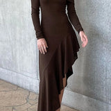Vestido de punto con hombros descubiertos y bajo con volantes