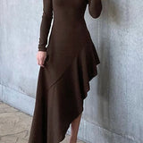 Vestido de punto con hombros descubiertos y bajo con volantes