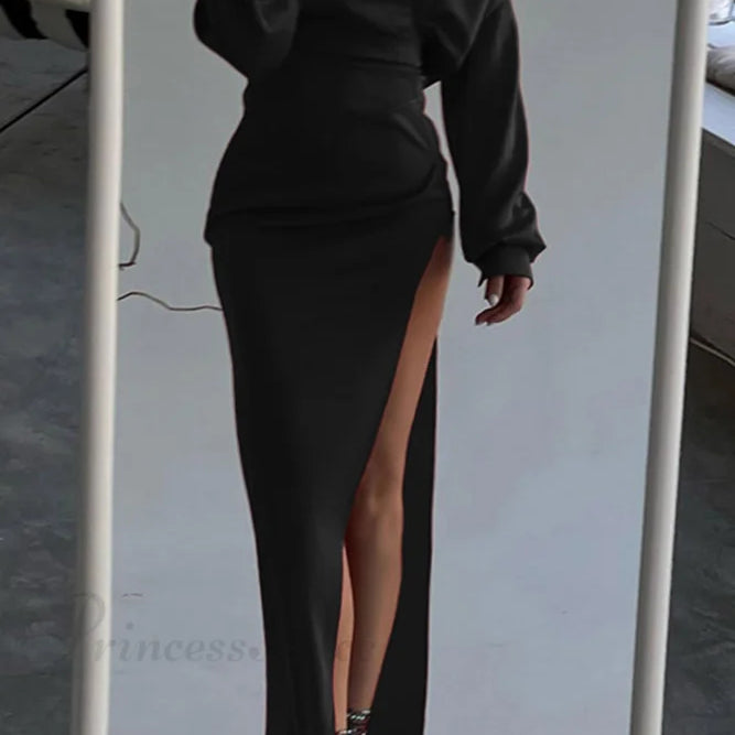 Vestido de satén con hombros descubiertos y dobladillo fruncido