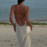 Vestido largo de satén con espalda abierta