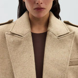 Blazer de lana con solapas de muesca extragrandes y hombreras