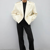 Blazer de lana con solapas de muesca extragrandes y hombreras