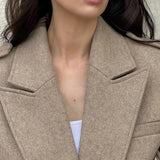 Blazer de lana con solapas de muesca extragrandes y hombreras