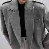 Blazer de lana con solapas de muesca extragrandes y hombreras