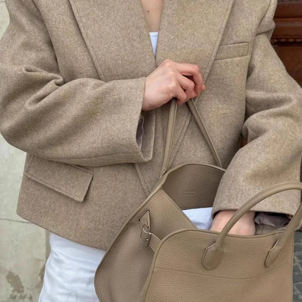 Blazer de lana con solapas de muesca extragrandes y hombreras