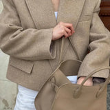 Blazer de lana con solapas de muesca extragrandes y hombreras
