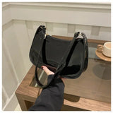 Bolso de hombro de charol de diseñador