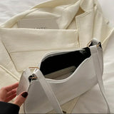 Bolso de hombro de charol de diseñador