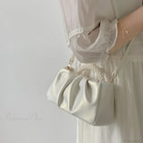 Clutch de noche con asa de cuentas