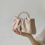 Clutch de noche con asa de cuentas