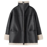 Chaqueta de piel sintética para mujer forrada con felpa cálida y elegante.
