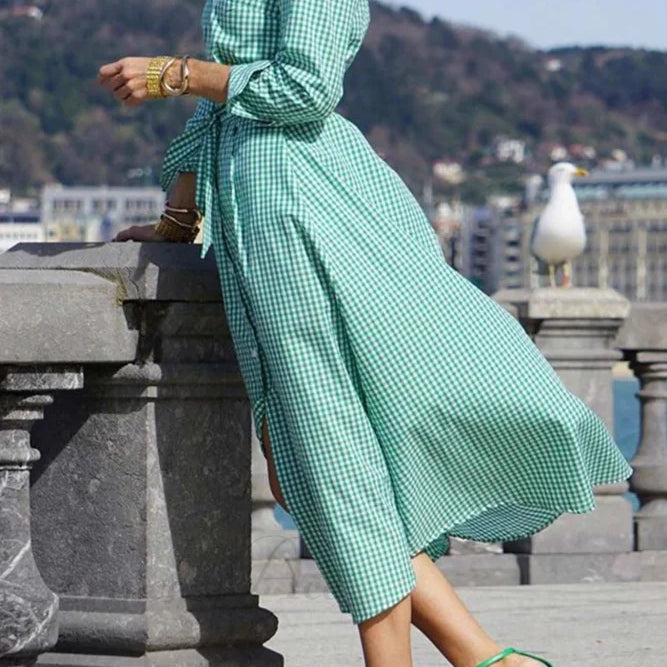 Vestido de cuadros con cintura atada
