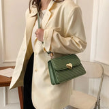 Bolso de hombro cuadrado, pequeño bolso plisado con textura de moda.