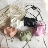 Bolso de hombro plisado con diseño de nube y mini cremallera