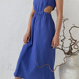 Vestido plisado de tirantes con botonadura sencilla en la parte delantera y cintura baja.