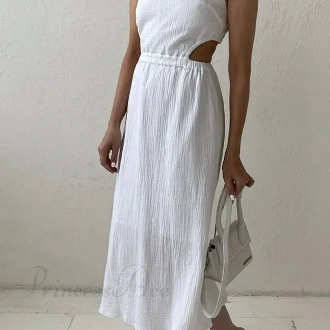 Vestido plisado de tirantes con botonadura sencilla en la parte delantera y cintura baja.