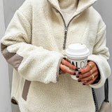 Sudadera holgada con cuello alto confeccionada en suave tejido polar.