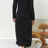 Vestido con dobladillo de encaje y bolsillos.