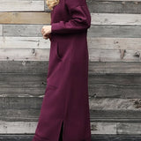 Vestido con capucha, abertura y bolsillos.
