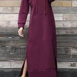 Vestido con capucha, abertura y bolsillos.