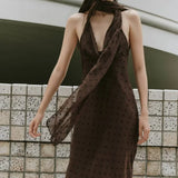 Vestido largo de lunares con espalda descubierta y cuello bufanda