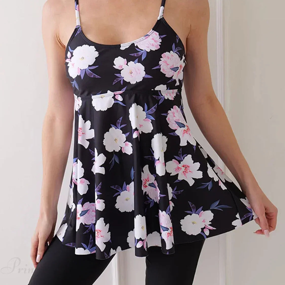 Conjunto de tankini de dos piezas con pantalones cortos estampados hasta la rodilla