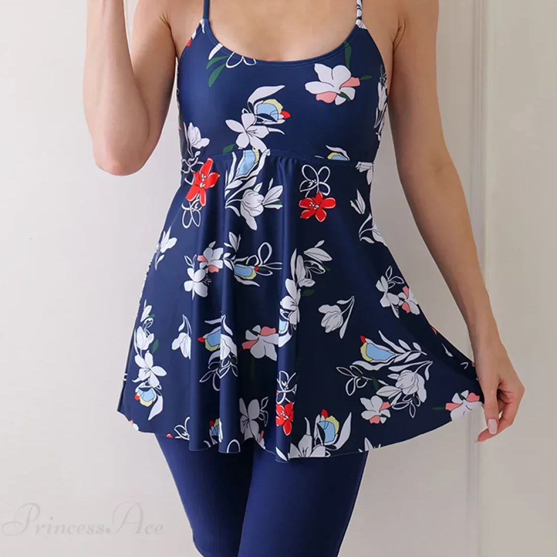 Conjunto de tankini de dos piezas con pantalones cortos estampados hasta la rodilla