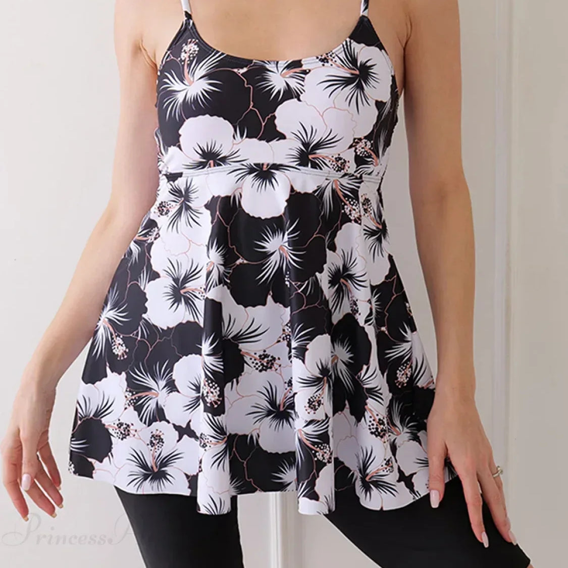 Conjunto de tankini de dos piezas con pantalones cortos estampados hasta la rodilla