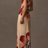 Elegante vestido midi ajustado con un sexy top de tubo estampado.