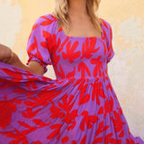 Vestido midi estampado con mangas abullonadas y un encantador escote cuadrado