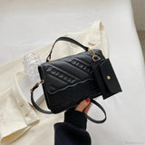 Bolso de hombro pequeño de piel sintética acolchada