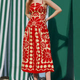 Encantador vestido midi rojo sin mangas y espalda descubierta