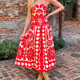 Encantador vestido midi rojo sin mangas y espalda descubierta
