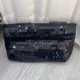 Clutch de cuero con lentejuelas rojas