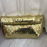 Clutch de cuero con lentejuelas rojas