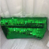 Clutch de cuero con lentejuelas rojas