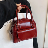 Bolso de hombro de piel sintética roja lisa