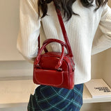 Bolso de hombro de piel sintética roja lisa