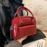 Bolso de hombro de piel sintética roja lisa