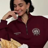 Sudadera convertible con media cremallera, forro polar y cuello alto, estilo casual.